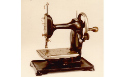 1921 - pierwsza maszyna do szycia marki Janome